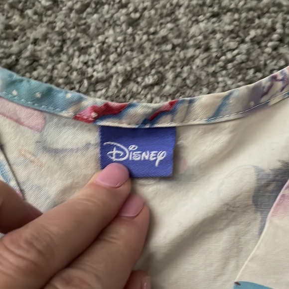 Disney winter 2 pocket scrub top - Picture 3 of 5